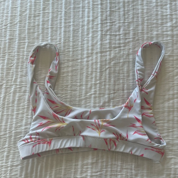 Stone cold fox swim top - Picture 4 of 4